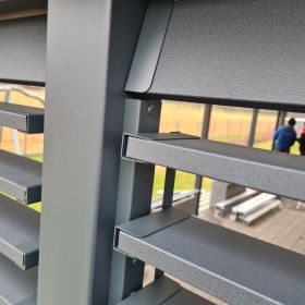 Ruchome żaluzje tarasowe - zabudowa tarasu do ogrodu